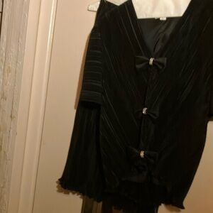 Elegant 2pc Black short sleeve, V neck Top 3 Bows with rhinestones & skirt